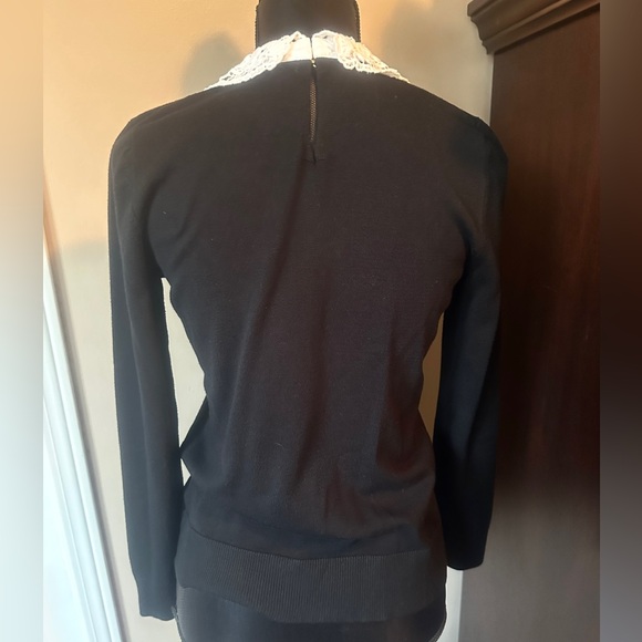 CABLE $ GAUGE Sweater with Lace Collar - Picture 3 of 9